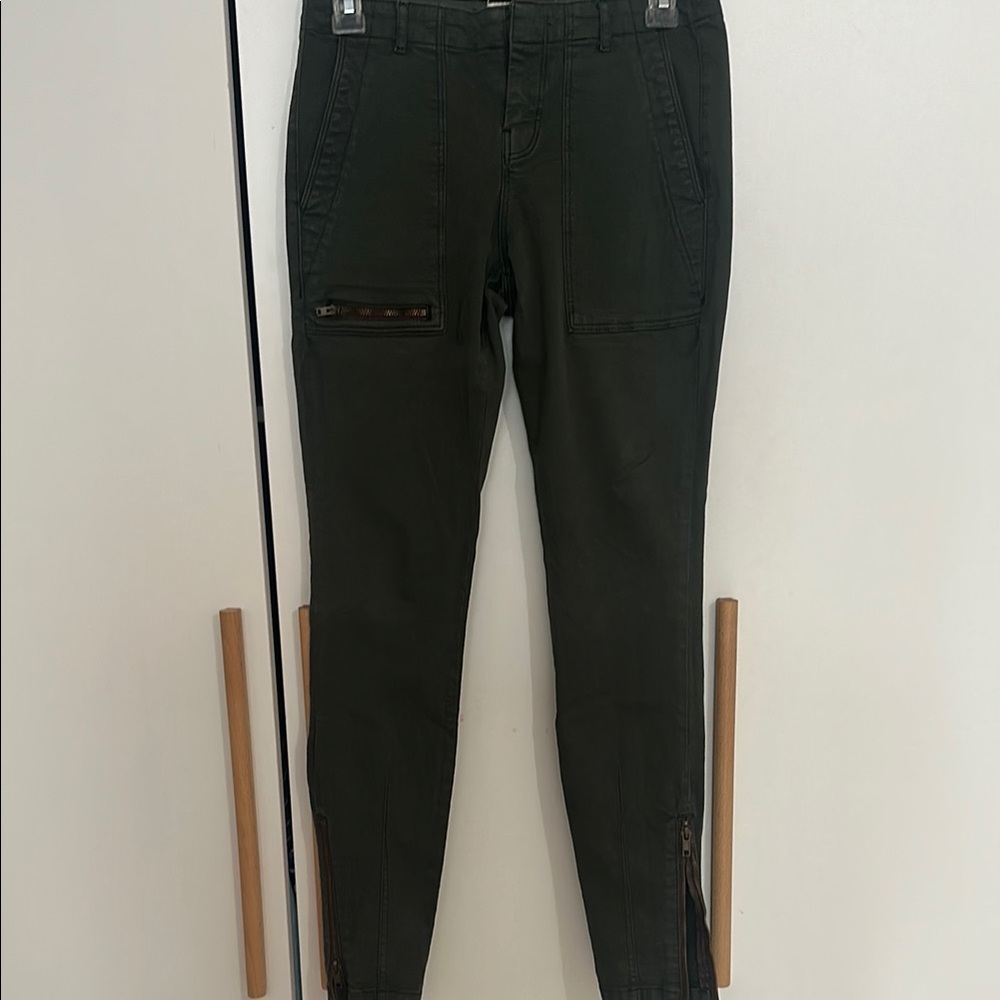 Zara Green Skinny Jeans with Modern Silhouette